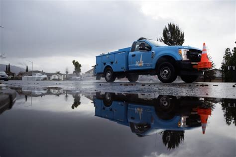 Riling PG&E, San Jose approves its own electric utility, will study feasibility